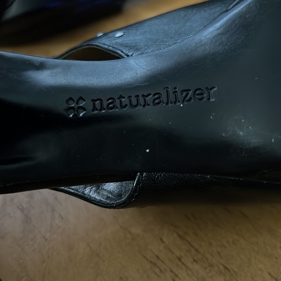 Naturalized N5 Comfort Platform Black Heels with Stud Detail size 8 - Picture 6 of 9